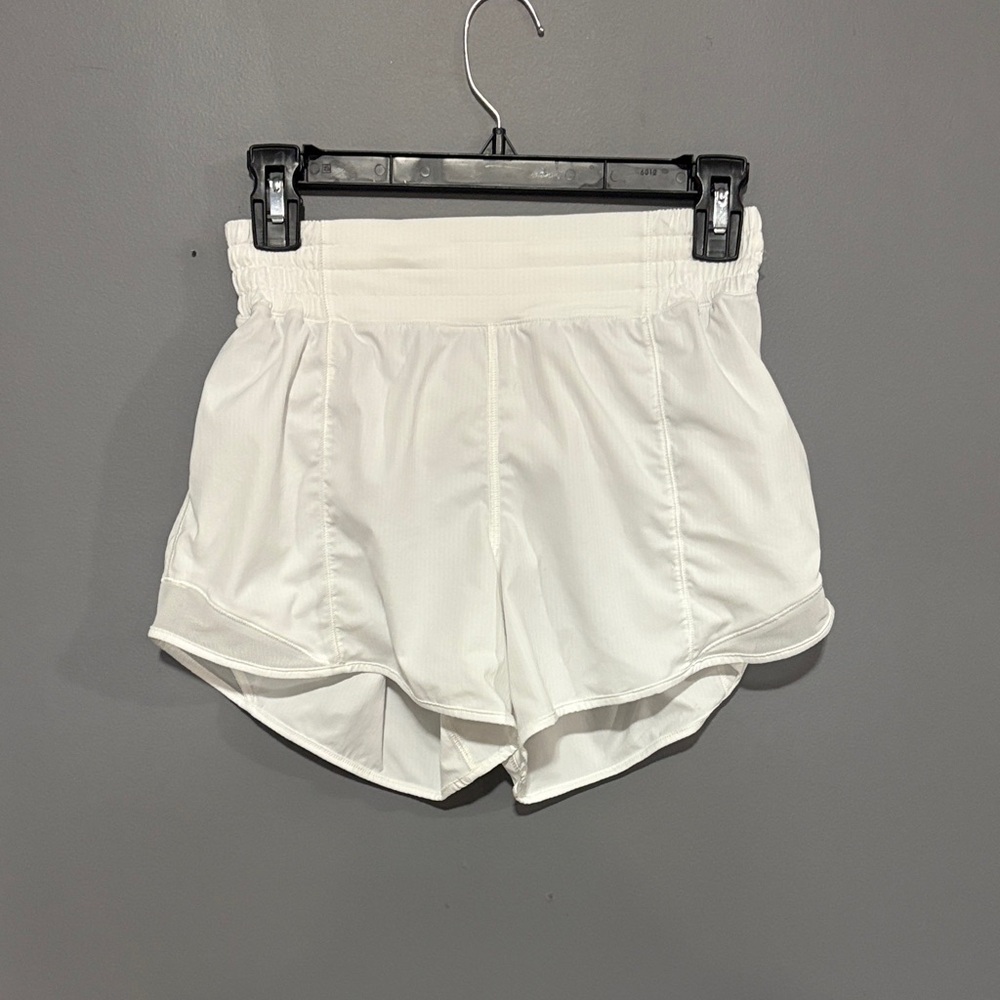Lululemon White Lined 4” Hotty Hot Shorts